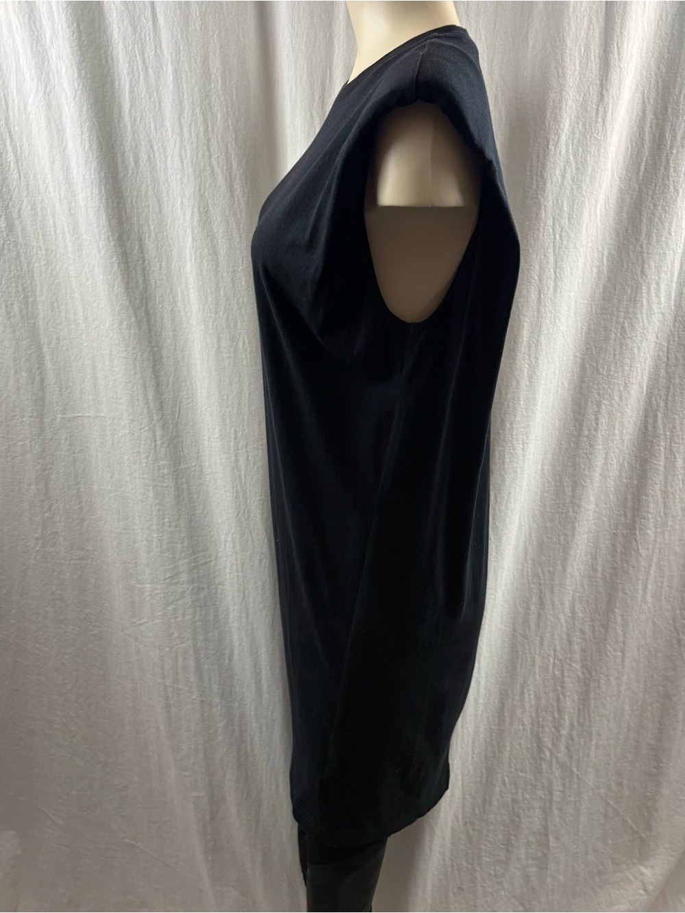 Aritzia Babaton Shoulder Pad Dress, T-Shirt Mini Dress, Black, XS - Picture 5 of 9